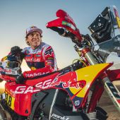 Daniel Sanders von Red Bull GASGAS Factory Racing hat sich beim Training im australischen Outback eine schmerzhafte Verletzung am rechten Bein zugezogen. 