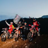 Paul Seyr von KTM Braumandl holt sich den diesjährigen Sieg des Mitas Rocket Rides.