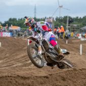 Jago Geerts vom Monster Energy Yamaha Factory MX2 Team schloss die Lücke im MX2-Titelkampf mit einem dominanten Doppelsieg bei der 13. Runde der FIM Motocross-Weltmeisterschaft in Lommel, Belgien.