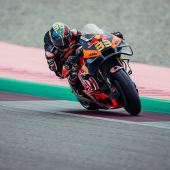 Der erste Grand Prix von Indien wird Red Bull KTM Factory Racing und seiner wachsenden Fangemeinde im Land in guter Erinnerung bleiben, denn Brad Binder sorgte auf dem Buddh International Circuit für eine packende und temporeiche Show.