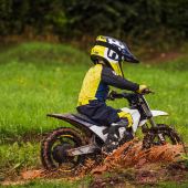 Husqvarna Motorcycles hat sein wachsendes Angebot an elektrisch betriebenen Minicycles für 2024 mit der Einführung eines völlig neuen Modells erweitert – der EE 2.