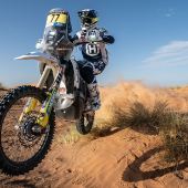 Luciano Benavides von Husqvarna Factory Racing stürmte auf der vierten Etappe der Rallye du Maroc zum Sieg.