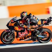 Brad Binder holt auf KTM im Sprint den hervorragenden Platz 2 und sichert sich damit wertvolle Punkte.