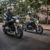 Die neue BMW R 12 nineT und R 12: Klassischer Roadster für dynamische Landstraßenerlebnisse und klassischer Cruiser für coolen, entspannten Motorradgenuss.