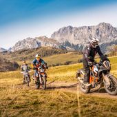 Erlebe unvergessliche Momente auf einer Motorradreise mit KINI Adventure Tours!