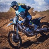 Husqvarna Motorcycles freut sich, seine neuesten, leistungsstarken und vom Werksteam inspirierten Motocross-Modelle für 2024 zu enthüllen – die FC 250 Rockstar Edition und die FC 450 Rockstar Edition.