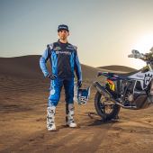 Der Weltmeister Luciano Benavides von Husqvarna Factory Racing ist bereit für die Rallye Dakar 2024, die am 5. Januar in Saudi-Arabien beginnt. 