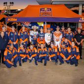 Eine erneuerte vierköpfiges Fahrer-Team wird Red Bull KTM Factory Racing in die SuperMotocross-Weltmeisterschaft (SMX) 2024 führen.