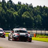 Packende Rad-an-Rad-Duelle mit robusten, seriennahen Boliden auf namhaften Rennstrecken:  Die TCR Germany startet 2024 wieder als eigenständige Tourenwagenrennsportserie.