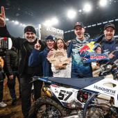 Mit vier Gesamtsiegen in Folge hat Billy Bolt von Husqvarna Factory Racing die vierte Runde der FIM SuperEnduro Weltmeisterschaft 2024 in Cluj, Rumänien, gewonnen. 