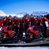 Die beiden Teams, die als Weltmeister in der MotoGP (Ducati Lenovo Team) und WorldSBK (Aruba.it - Racing Ducati Team) antreten, wurden zusammen mit dem neuen Ducati Corse R&D - Factory MX Team vorgestellt.