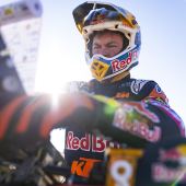 Toby Price von Red Bull KTM Factory Racing hat auf der kurzen, aber technisch anspruchsvollen fünften Etappe der Rallye Dakar 2024 eine starke Leistung gezeigt und die drittschnellste Zeit erreicht. 