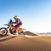 Toby Price von Red Bull KTM Factory Racing hat die sehr anspruchsvolle 48-Stunden-Chrono-Etappe der Rallye Dakar auf einem beeindruckenden zweiten Platz beendet. 
