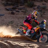 Toby Price von Red Bull KTM Factory Racing hat sich auf der harten und anspruchsvollen neunten Etappe der Rallye Dakar 2024 ein Top-Vier-Ergebnis gesichert.