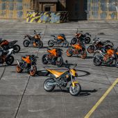 Die letzten 30 Jahre des Modells KTM DUKE lassen sich mit einem Wort zusammenfassen: Evolution.