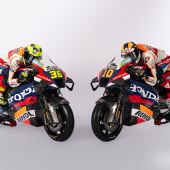 Zur Feier der 30-jährigen Zusammenarbeit und Partnerschaft zwischen Honda HRC und Repsol enthüllten Joan Mir und Luca Marini heute in Madrid ihre auffälligen Repsol Honda Team RC213V-Maschinen für 2024.