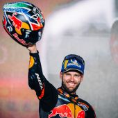 Der Grand Prix von Katar zeigte noch mehr extreme Leistungen und schnellere Rennzeiten - und Red Bull KTM Factory Racing war das Highlight in einem spannenden Eröffnungsrennen der Saison 2024.