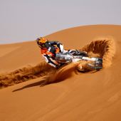 Mit 235 Etappensiegen und 10 Gesamtsiegen bei der Rallye Dakar – davon 19 Gesamtsiege für KTM als Hersteller – ist die KTM 450 RALLY REPLICA zu einem Synonym für Rally-Raid-Meisterschaften geworden.