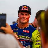 Seit er 2012 mit nur 16 Jahren (!) die legendäre Roof-of-Africa gewann und 2013 erstmals das Ziel des Red Bull Erzbergrodeo erreichte, gehört Wade Young zur Weltspitze im Extreme Enduro Sport.