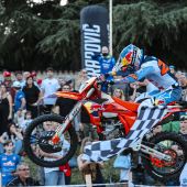 Josep Garcia von Red Bull KTM Factory Racing hat seine Führung in der FIM EnduroGP-Weltmeisterschaft mit dem Sieg in den beiden Kategorien EnduroGP und Enduro1 bei der vierten Runde in Italien ausgebaut. 