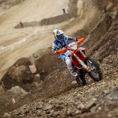 On the second Red Bull Erzbergrodeo race day, the largest and most colourful starting field in motorcycle offroad racing entered the high-speed battle against the ‘mountain of iron’ with more than 1,300 participants. 