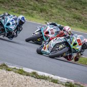 In beiden Läufen der vierten Saisonstation der Internationalen Deutschen Motorradmeisterschaft (IDM) landeten die drei GERT56-Piloten direkt hintereinander im Ziel. 