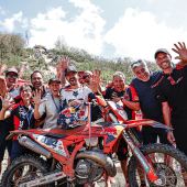 Manuel Lettenbichler von Red Bull KTM Factory Racing hat die Red Bull Romaniacs 2024, die vierte Runde der FIM Hard Enduro World Championship, fulminant gewonnen. 