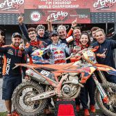 Josep Garcia von Red Bull KTM Factory Racing beendete die vorletzte Runde der FIM EnduroGP-Weltmeisterschaft in Wales mit einem Sieg in den beiden Kategorien EnduroGP und Enduro1 am zweiten Tag.