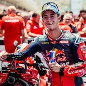 Das Red Bull GASGAS Tech3 Team feiert Pedro Acosta - der in der Q2-Qualifikation auf den 3. Platz fuhr und dann im 13-Runden-Sprint auf Platz 6 landete.