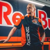 KTM wird das Red Bull KTM Factory Racing MotoGP-Team für 2025 und darüber hinaus verstärken, indem man sich mit dem langjährigen Freund und Verbündeten Aki Ajo auf die Position des Teammanagers geeinigt hat.KTM wird das Red Bull KTM Factory Racing MotoGP-Team für 2025 und darüber hinaus verstärken, indem man sich mit dem langjährigen Freund und Verbündeten Aki Ajo auf die Position des Teammanagers geeinigt hat.