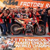 Mit einem dritten Platz in Spanien nach einem unglaublich harten Rennen im felsigen Gelände in der Nähe von Aguilar de Campoo sicherte sich Mani den Titel am letzten Renntag der Hard Enduro Saison.