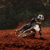 Am Triumph-Stand auf der EICMA 2024 wird auch das erste Motocross-Bike des britischen Herstellers zu sehen sein.
