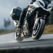 Der BATTLAX SPORT TOURING T33 ist ein Sporttouring-Reifen der nächsten Generation, der die notwendige Tourenleistung seines Vorgängers, des BATTLAX SPORT TOURING T32, beibehält und gleichzeitig seine Laufleistung um 47 % verbessert.