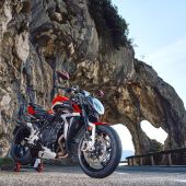 Anlässlich des 80. Jahrestages seiner Gründung präsentiert MV Agusta sechs Sondermodelle, die jeweils an der Lasergravur auf der Gabelbrücke oder dem Tankschutzblech - 1 von 500 - sowie an exklusiven Farbgebungen zu erkennen sind. 