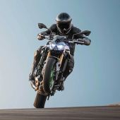 Die mit Spannung erwartete Z900 von Kawasaki kam pünktlich, wie es nur ein japanischer Schnellzug kann.