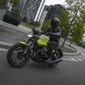 Für das Jahr 2025 bietet die Moto Guzzi V7-Baureihe wichtige Neuerungen im Design und in der technischen Ausstattung und erweitert sich um die Rückkehr eines legendären Namens. 
