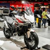 Die 703F Adventure verfügt über eine hochwertige Ausstattung und ist eine Midi-Enduro, die für Abenteuerreisende konzipiert wurde.
