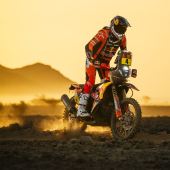 Nachdem die erste Woche der 47. Rallye Dakar abgeschlossen ist und das Team einen wohlverdienten Ruhetag in Saudi-Arabien genossen hat, blickt Red Bull KTM Factory Racing nun auf die zweite Hälfte der Veranstaltung im Jahr 2025 voraus. 