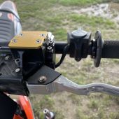 Clake-Brems-Kupplung revolutioniert Motorrad Handling, bringt mehr Kontrolle, ein echter Gamechanger für die anspruchsvolle Offroad und aber auch die Straßen-Szene. 