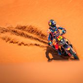 Luciano Benavides von Red Bull KTM Factory Racing hat auf der verkürzten 11. Etappe der Rallye Dakar 2025 einen beeindruckenden zweiten Platz erreicht.