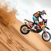 Edgar Canet von Red Bull KTM Factory Racing stellte auf der 10. Etappe der Rallye Dakar 2025 sein Können und seine Beständigkeit unter Beweis.