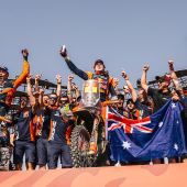 Daniel Sanders von Red Bull Factory Racing hat die Rallye Dakar 2025 gewonnen und damit den 20. Sieg von KTM bei der legendären Veranstaltung eingefahren.