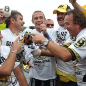 Die Nummer wurde 46, aber Valentino Rossi wird erst alt, wenn er nicht mehr weiß, worüber er lachen soll.