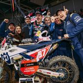 Der Husqvarna Factory Racing Spezialist baut seinen Vorsprung in der Meisterschaft zur Halbzeit der Serie auf 81 Punkte aus!