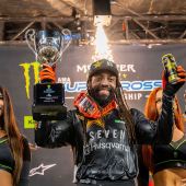 Der Rockstar Energy Husqvarna Factory Racing Fahrer setzt sich bei seinem Heimrennen durch.