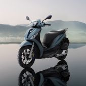 Die Piaggio Medley meldet sich pünktlich zum Start der Zweiradsaison 2025 zurück – und das stärker und dynamischer denn je.
