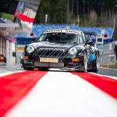 Spielberg - Red Bull Ring: Die Motoren heulen, das Benzin liegt in der Luft und der Asphalt des Red Bull Ring erwacht zum Leben. 