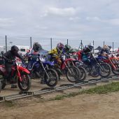 Auf einer perfekt vorbereiteten Motocross-Rennstrecke sorgten mehr als 200 (!) Fahrer für einen spannenden Renntag des Waldviertel Motocross Cups in Schrems.