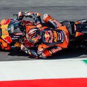Maverick Viñales stürmt auf Platz 4 - sein bestes Sprint-Resultat von 2025. Zudem hat er sich am Freitag dem Rundenrekord genähert, das Training und das Freie Training 2 gewonnen.