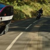 Die Agilität eines 2-Rades und die Sicherheit eines Autos in einem Fahrzeug vereint? Das verspricht zumindest AE-MOTION.